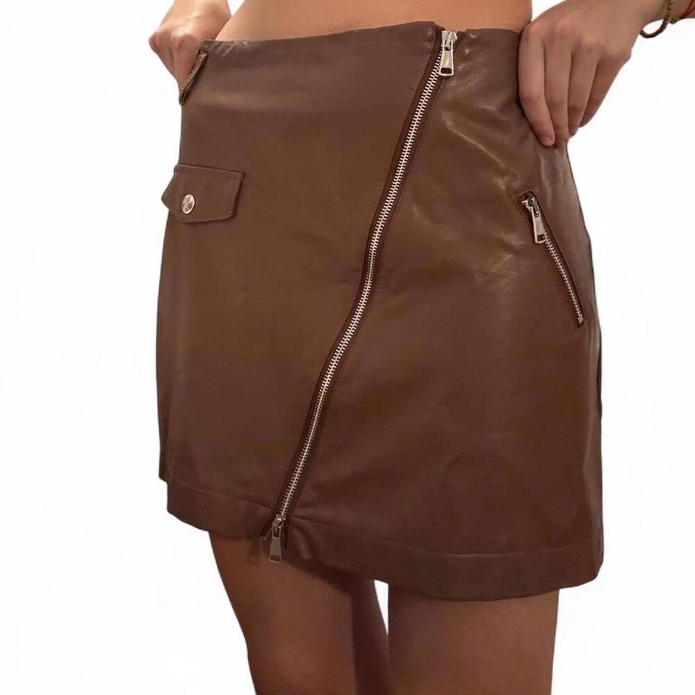 Brown leather mini skirt with zipper detail